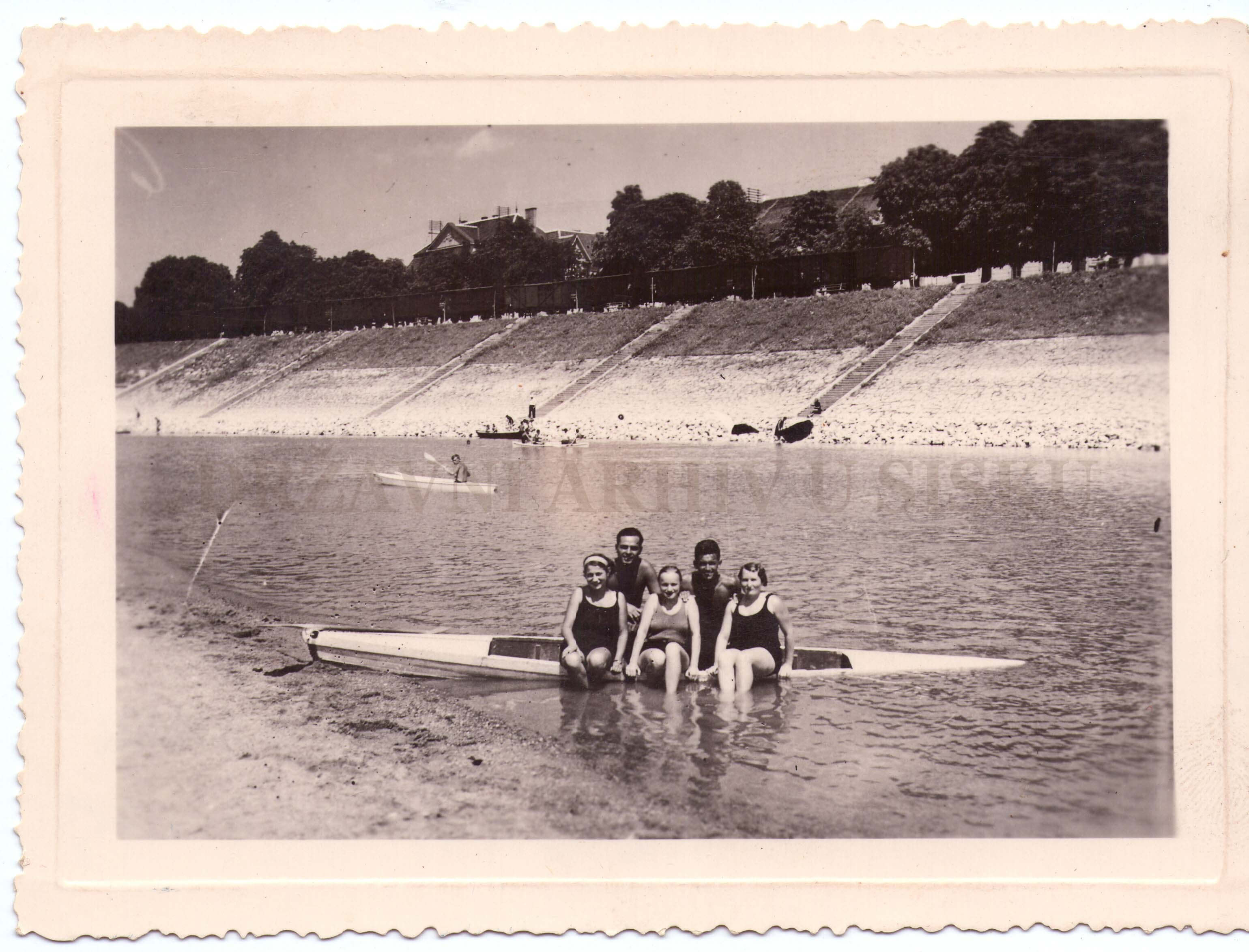 Kupači na Kupi u Sisku, oko 1930. g.
